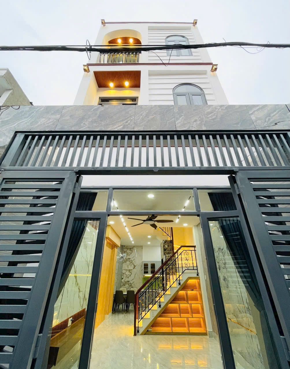 Hiếm! Nhà Quận 10 giá 1,95 tỷ DT 39m² đường Hoà Hưng, P13, Quận 10, hẻm xe hơi 4,5m cách chợ 400m