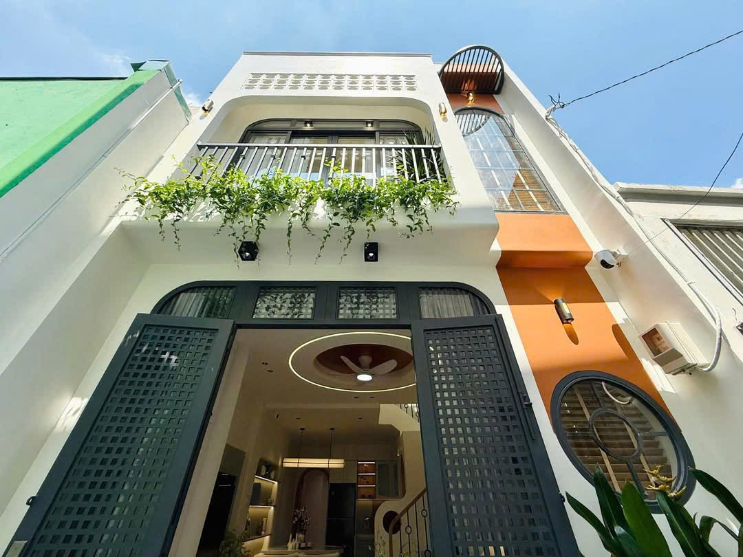 LÊN SÓNG CĂN SIÊU PHẨM NGAY SAU LƯNG CĂN MẶT TIỀN 🏡Vị Trí : Hoà Hưng Q10