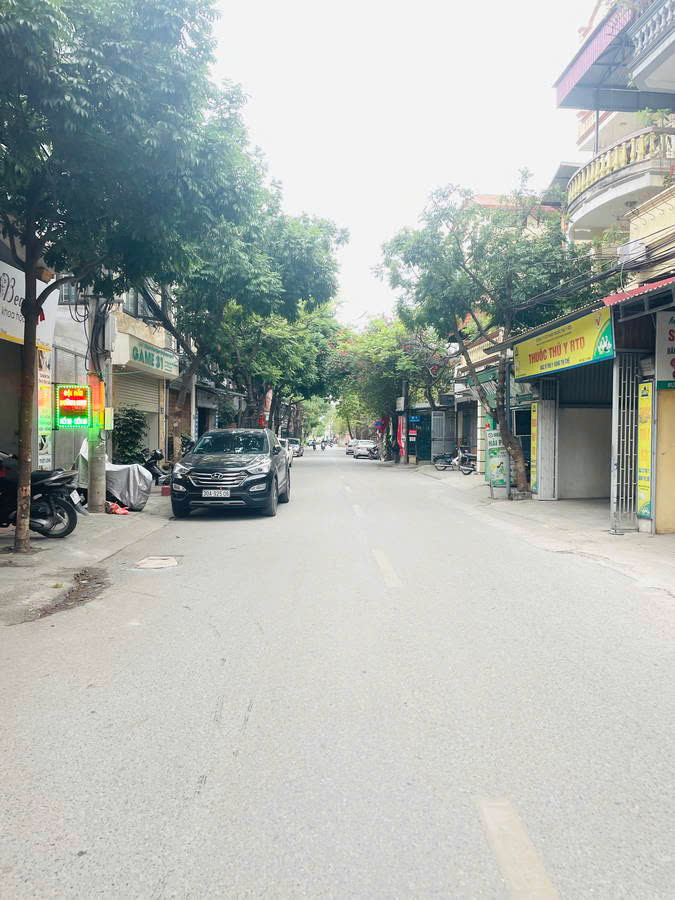 BÁN ĐẤT TẶNG NHÀ C4 PHỐ HOA LÂM 35m2,C4, mặt tiền 3.5m, 4.8 tỷ Long Biên.