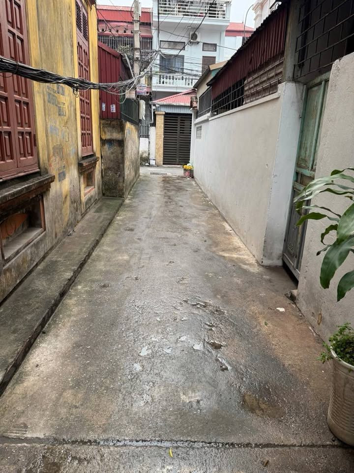BÁN NHÀ 3 TẦNG, 40M2, NGÕ HOA LÂM, ĐỨC GIANG - LONG BIÊN - GIÁ 5.650 đ- SỔ ĐỎ CHÍNH CHỦ