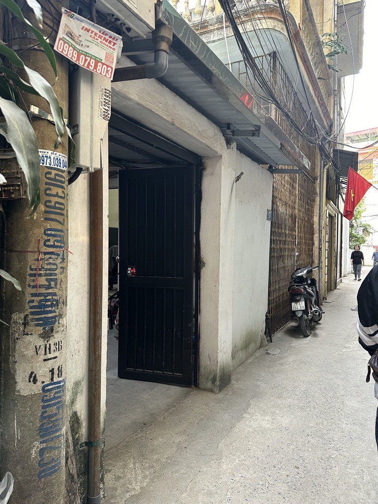 Bán đất tặng nhà 3T Hoa Lâm, 81m x 3T mặt tiền 9m ngõ thông, gần oto hơn 9 tỷ có tl. LH 0936123469