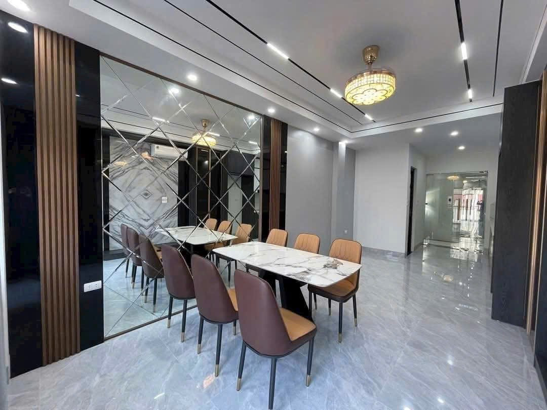 BÁN NHÀ ĐẸP HOA LÂM LONG BIÊN - HIẾM, ĐẸP, ĐẲNG CẤP, THANG MÁY ĐỜI MỚI - KINH DOANH ĐỈNH
