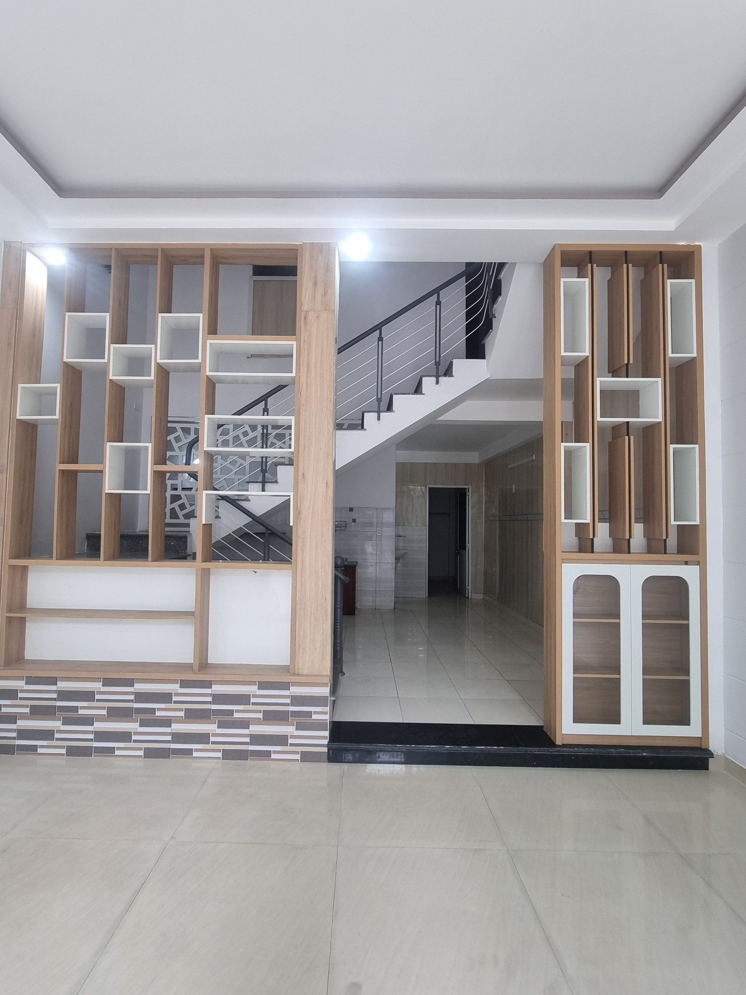 BÁN NHÀ 2 TẦNG GẦN BIỂN - ĐƯỜNG HÒA MINH 14)