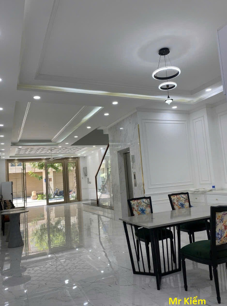 Cần bán nhanh căn Shophouse Regal Pavillon 5 tầng- Thang máy đường Hóa Sơn 10, Hải Châu, dòng tiền cao, sinh lời tốt
