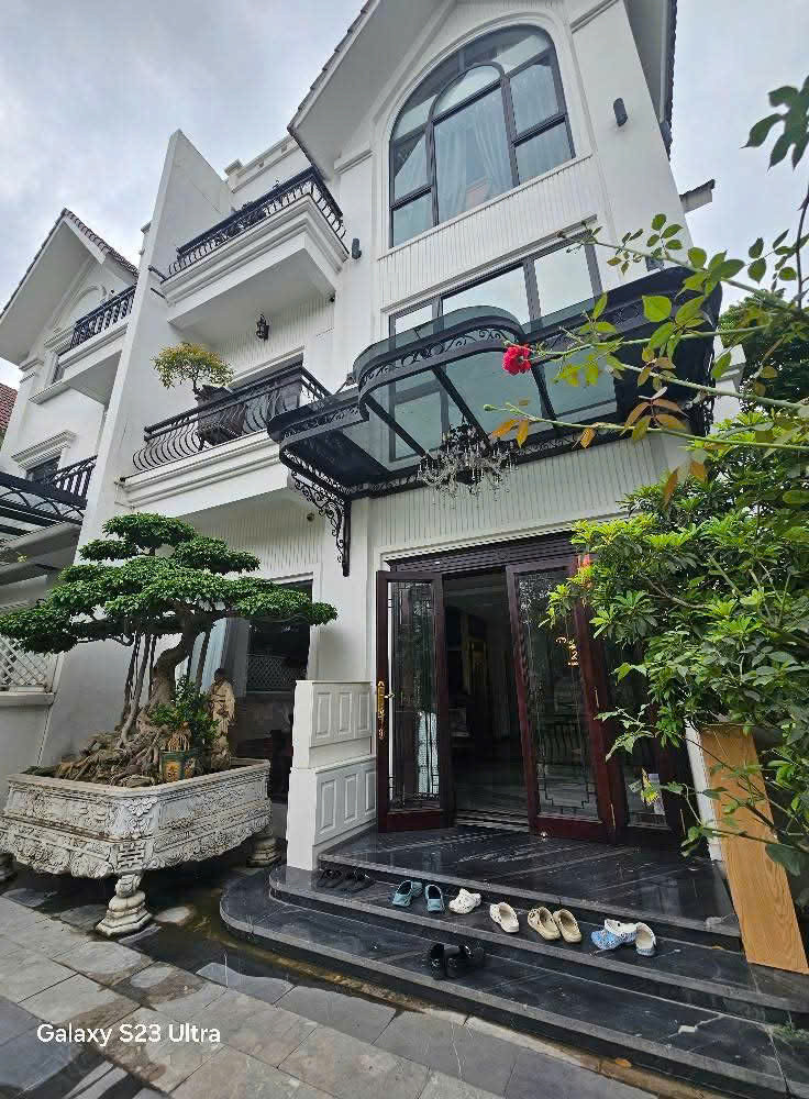 VINHOME RIVERSIDE BT HOA SỮA LÔ GÓC VIEW SÔNG QUANH NĂM THOÁNG MÁT