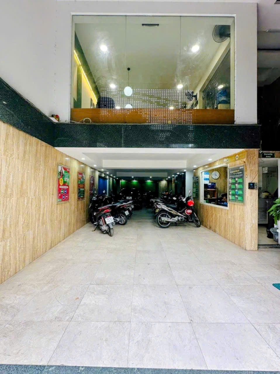 Tòa nhà văn phòng mặt phố khu Trần Quang Diệu dòng tiền tốt – 112m2 x 9 tầng thang máy, vỉa hè rộng, mặt tiền lớn