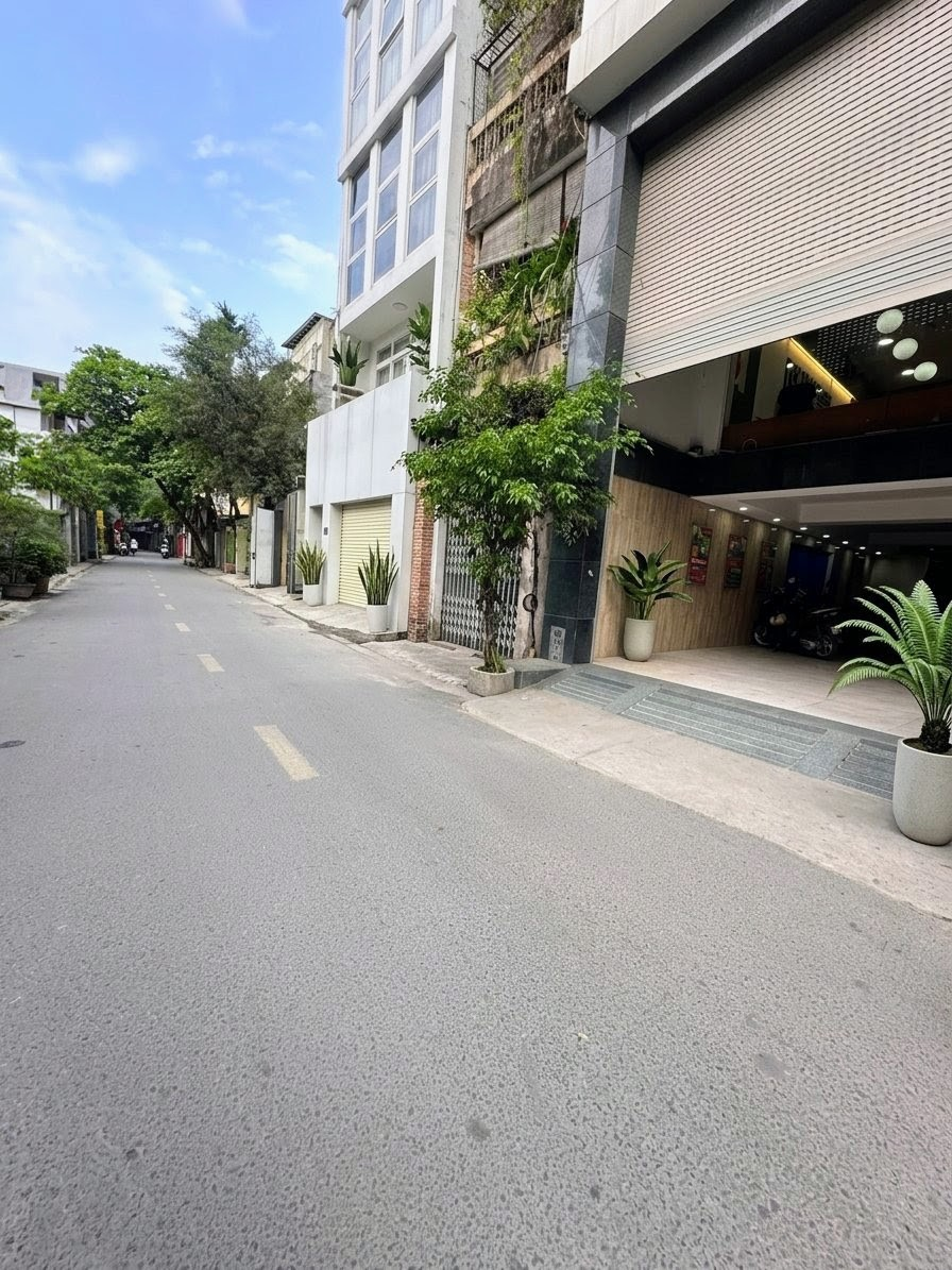 Tòa nhà văn phòng mặt phố ngay sát đường vành đai lớn nhất khu – 115m2 x 9 tầng thang máy – Dòng tiền khủng