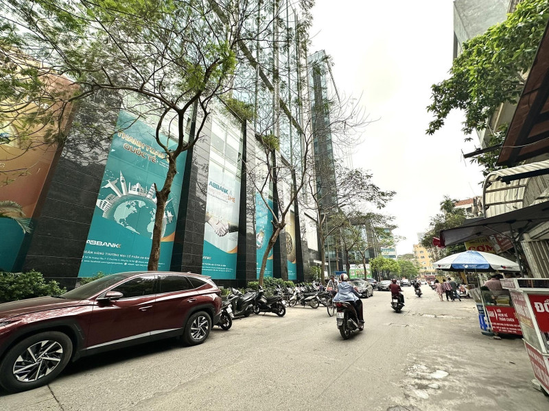 Bán nhà cấp 4 Hoàng Cầu - Nguyễn Phúc Lai (Đống Đa) 67/81m, mt 7m, giá 14.5 tỷ