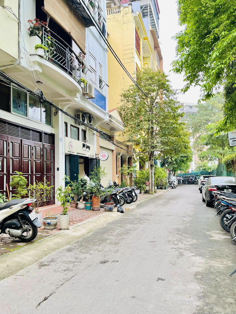 Bán nhà Ôtô tránh Phố Hoàng Cầu: 50m2/5Tầng/MT 4.2m 27 Tỷ Cách Hồ 30m, KD đỉnh