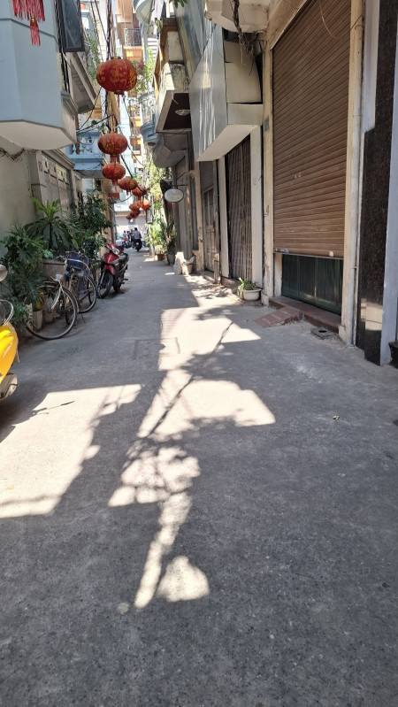 Bán nhà phố Hoàng Cầu, Đống Đa, ngõ rộng, nhà dân xây, DT 50m2, 5 tầng, MT 5m
