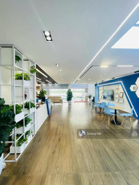 Bán tòa nhà Văn Phòng Mặt Phố Hoàng Cầu Đống Đa - 240m 9 Tầng - View Hồ Dòng Tiền 3 tỷ/năm