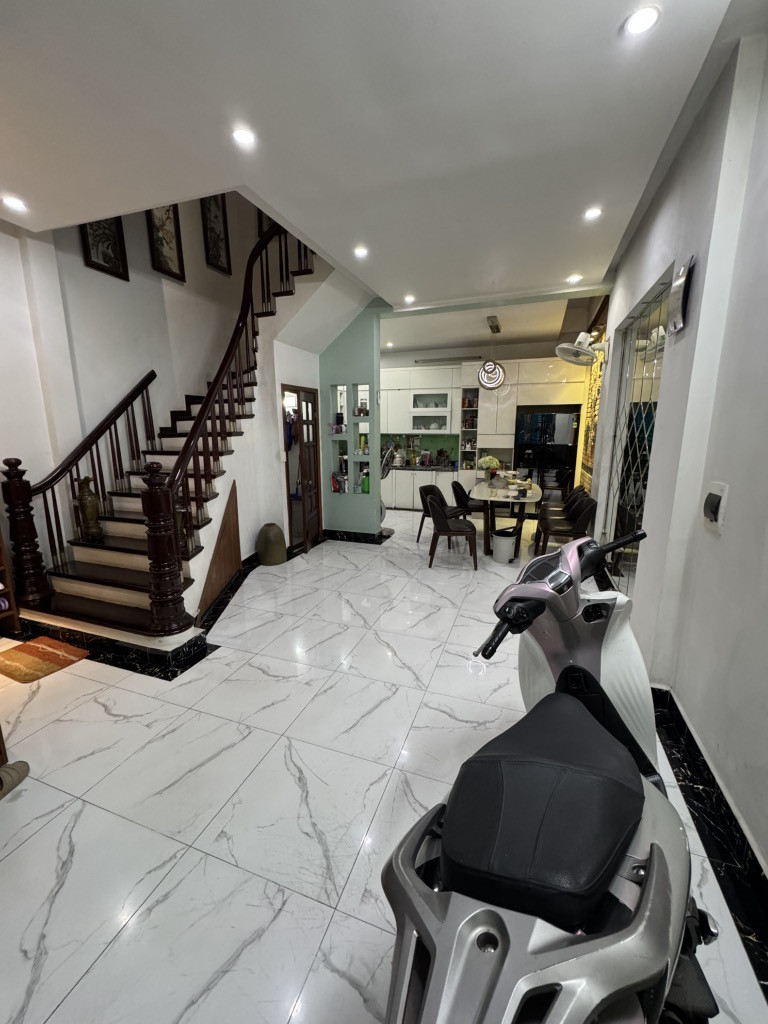 48M Hoàng Cầu, 1 bước ra phố, quay đầu là hồ, ngõ thông, ô tô đỗ, kinh doanh