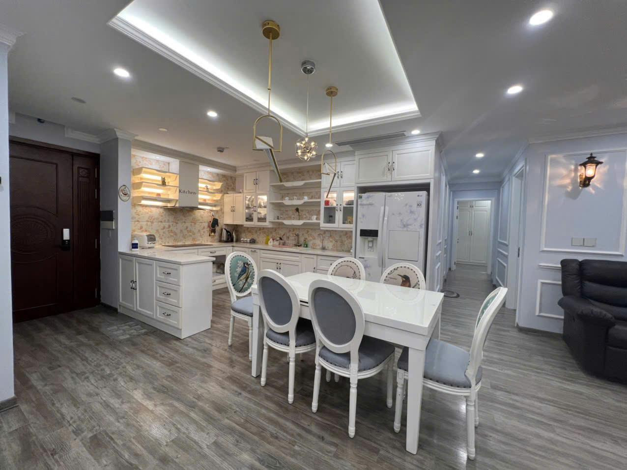 Cho thuê căn hộ cao cấp 130m2-3pn Tân Hoàng Minh 36 Hoàng Cầu