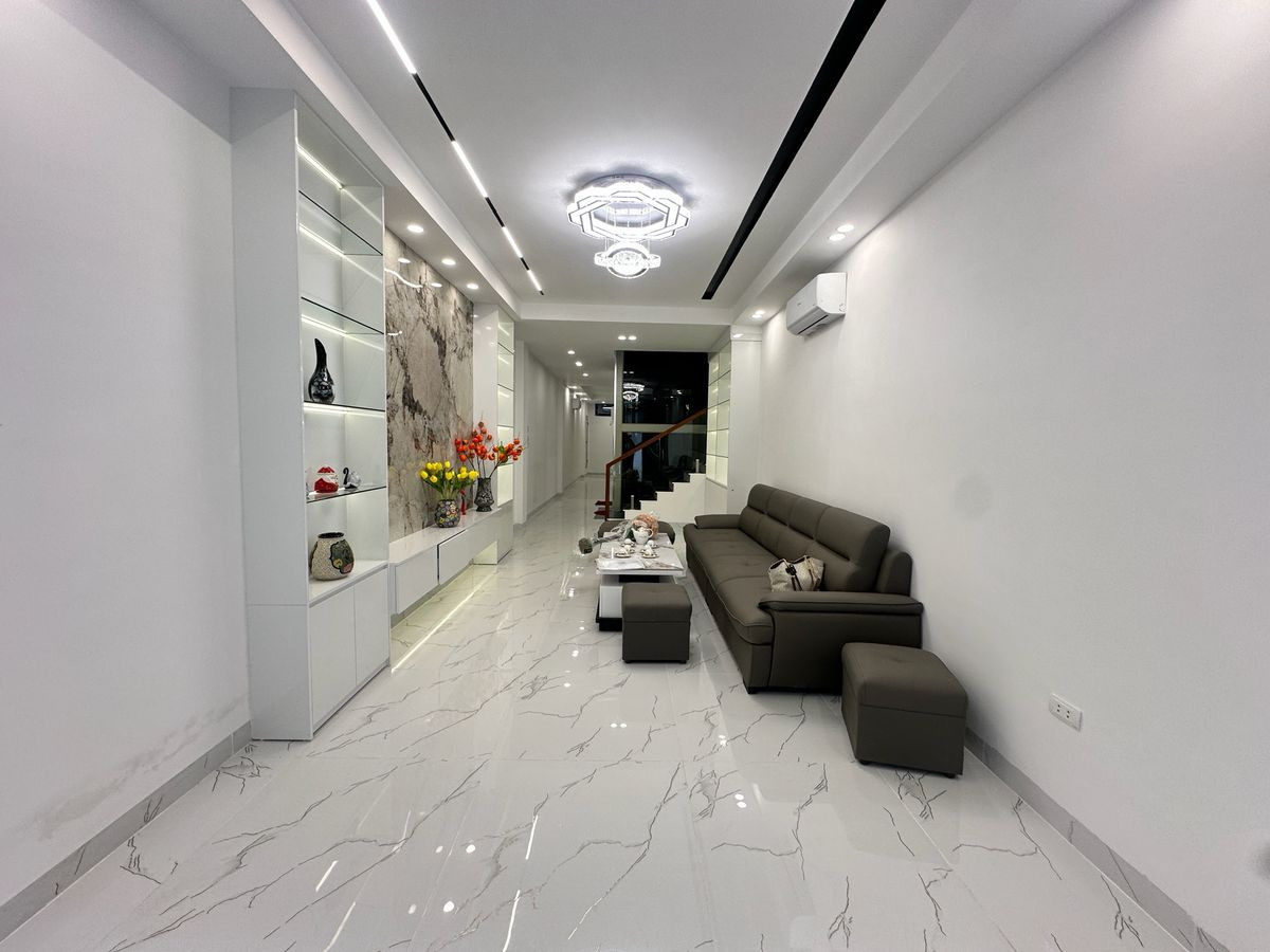 SIÊU PHẨM HOÀNG CẦU – SÁT HỒ – SÁT NGÕ Ô TÔ TRÁNH – 7 TẦNG THANG MÁY – 10 PHÒNG KHÉP KÍN - 82M2