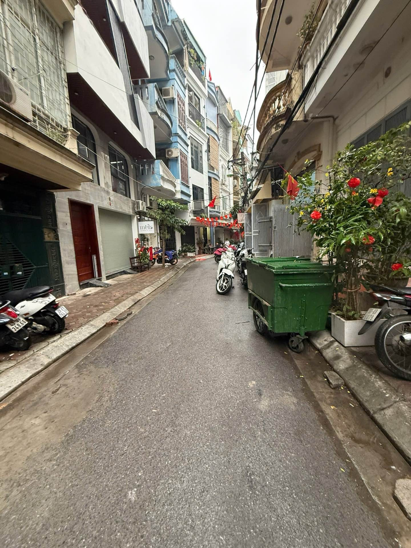 Bán nhà Phố Hoàng Cầu 35m, OTO Tránh, Gần phố, Gần Hồ Hoàng Câu (Zalo: 0886789322)