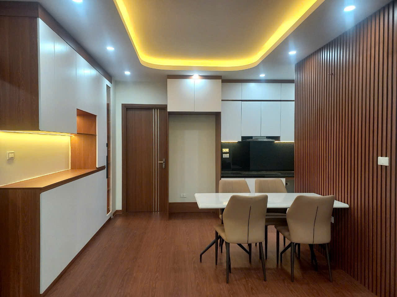 E chính chủ căn 3PN 2WC full đồ 93m2, cần gặp khách thiện chí có gia lộc