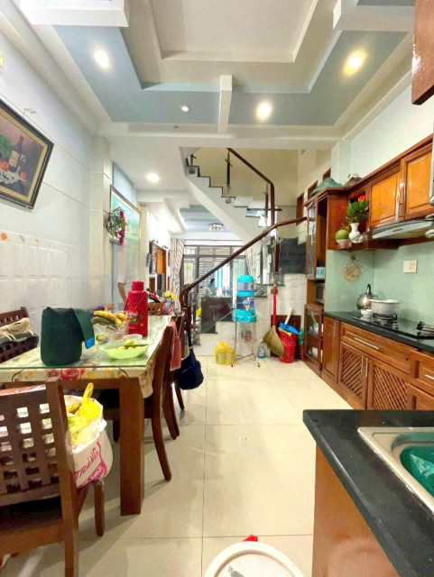 MẶT TIỀN ĐƯỜNG  SỐ TRUNG TÂM KHÁNH HỘI Q4 
NGANG 4 DÀI 13 M 4 TẤM CÓ 6 TỶ