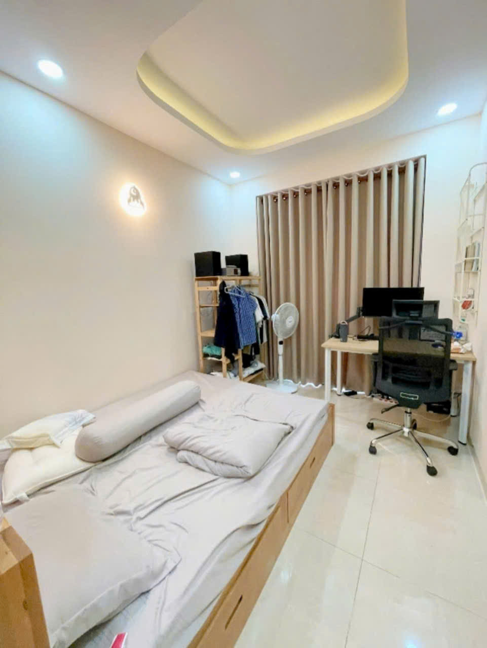 CẦN BÁN QUẬN 4 - Nhà Mới 4 Tầng - chỉ 4 tỷ 980tr, vị trí đẹp Trung tâm