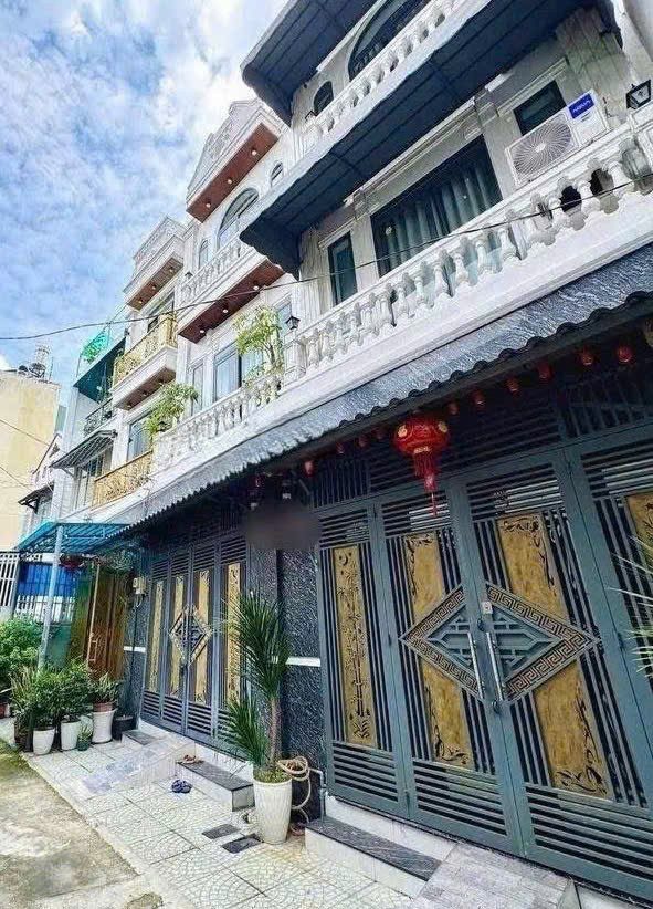 Bán căn nhà tại Hoàng Diệu, Phường 8, Quận 4, DT 62,5m2, giá 3 tỷ 300, sổ hồng chính chủ - hoàn công đủ , nội thất cơ bản đủ