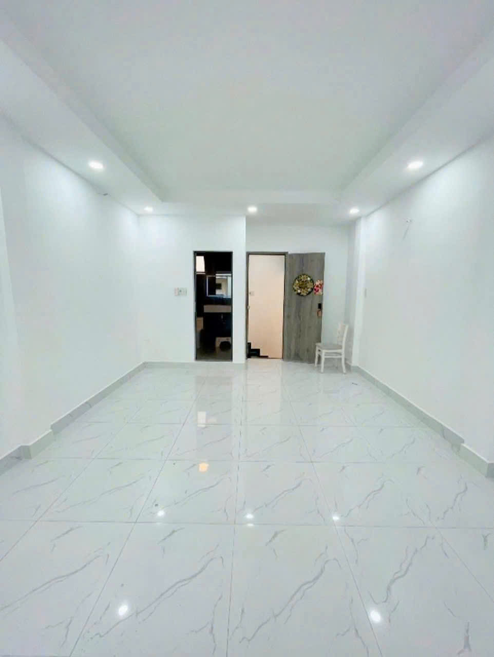 CẦN BÁN NHÀ 3 TẦNG MỚI XÂY QUẬN 4 - CHỈ 4 tỷ 700tr