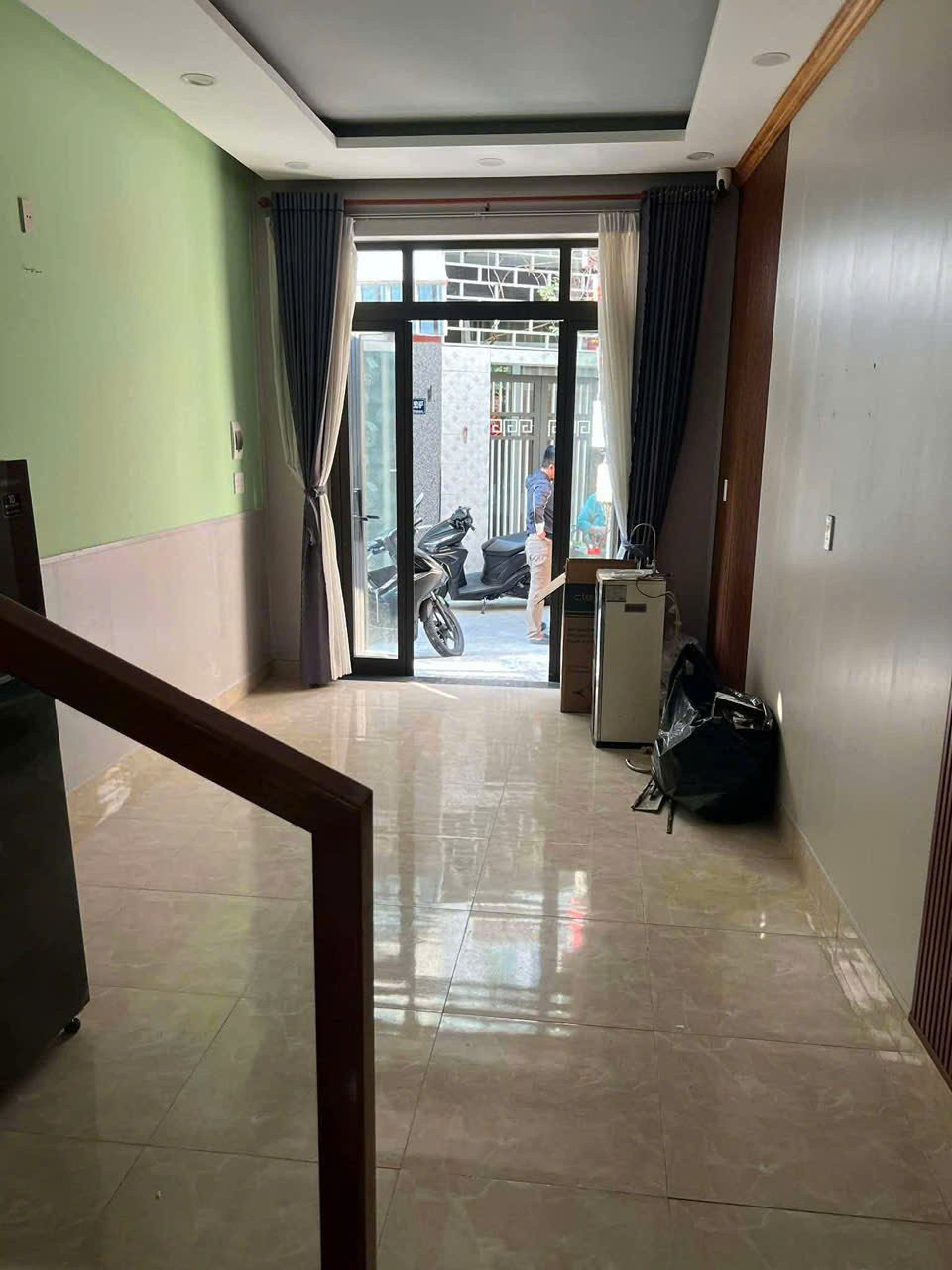 Cho thuê nhà 3 tầng kiệt Hoàng Diệu, Bình Hiên - Đà Nẵng