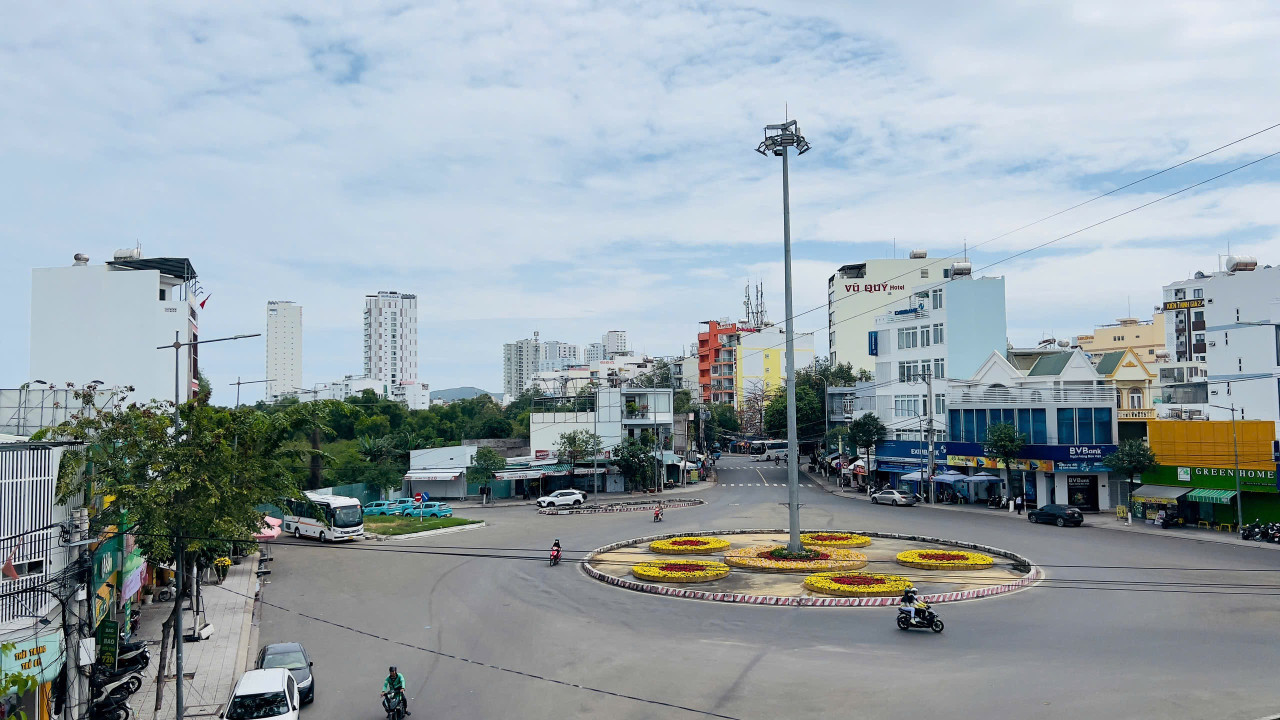 BÁN NHÀ 3 TẦNG – 2 MẶT ĐƯỜNG KINH DOANH SIÊU HIẾM NGAY VÒNG XOAY HOÀN DIỆU, PHƯỚC LONG – NHA TRANG
