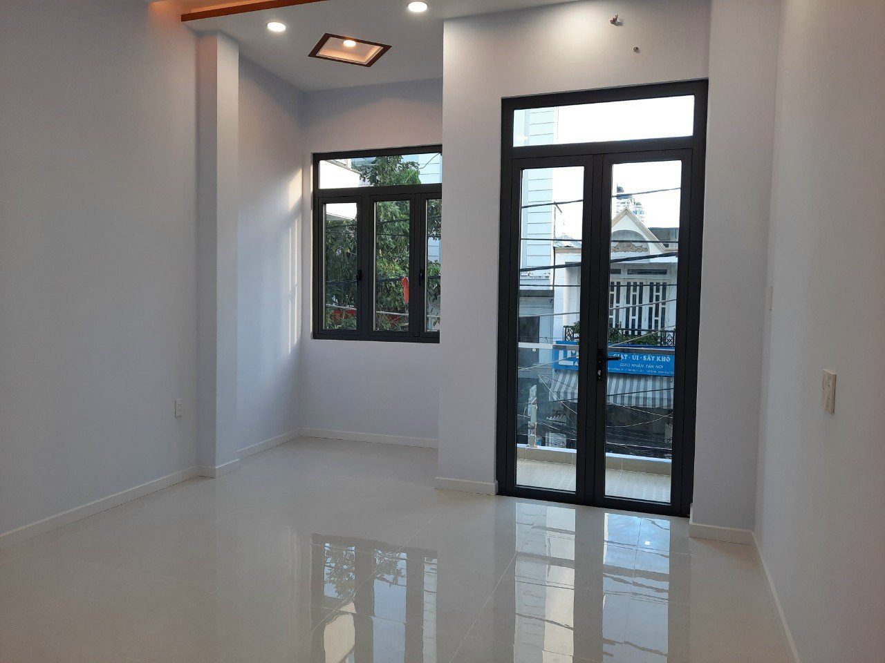 Bán nhà 2 Mặt tiền trước sau đường Hoàng Diệu Quận 4. dt 4x18m nở hậu 6m , 88m2 , 2 lầu . vị trí vàng.