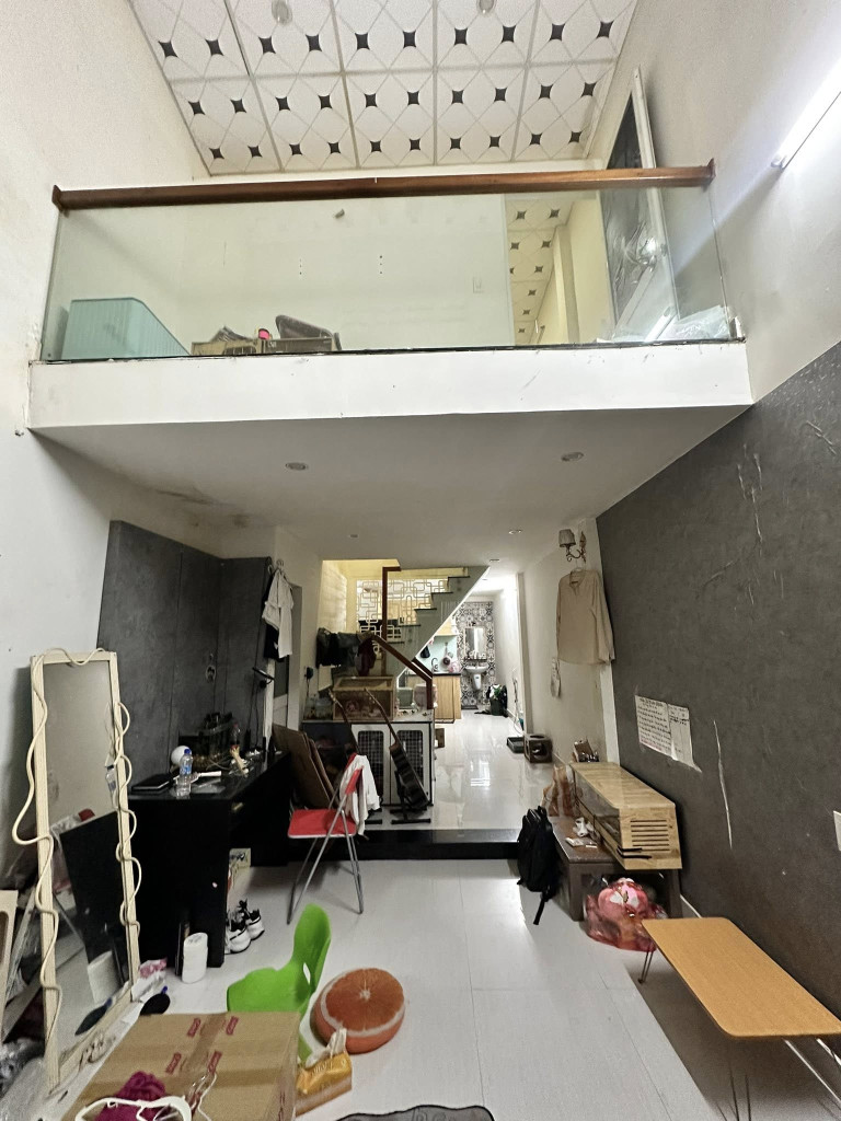 ♣ Nhà Kiệt Hoàng Hoa Thám gần Lê Duẩn, kiệt thông, nở hậu, 40m2, mê lửng, sạch sẽ, 2.35 tỷ