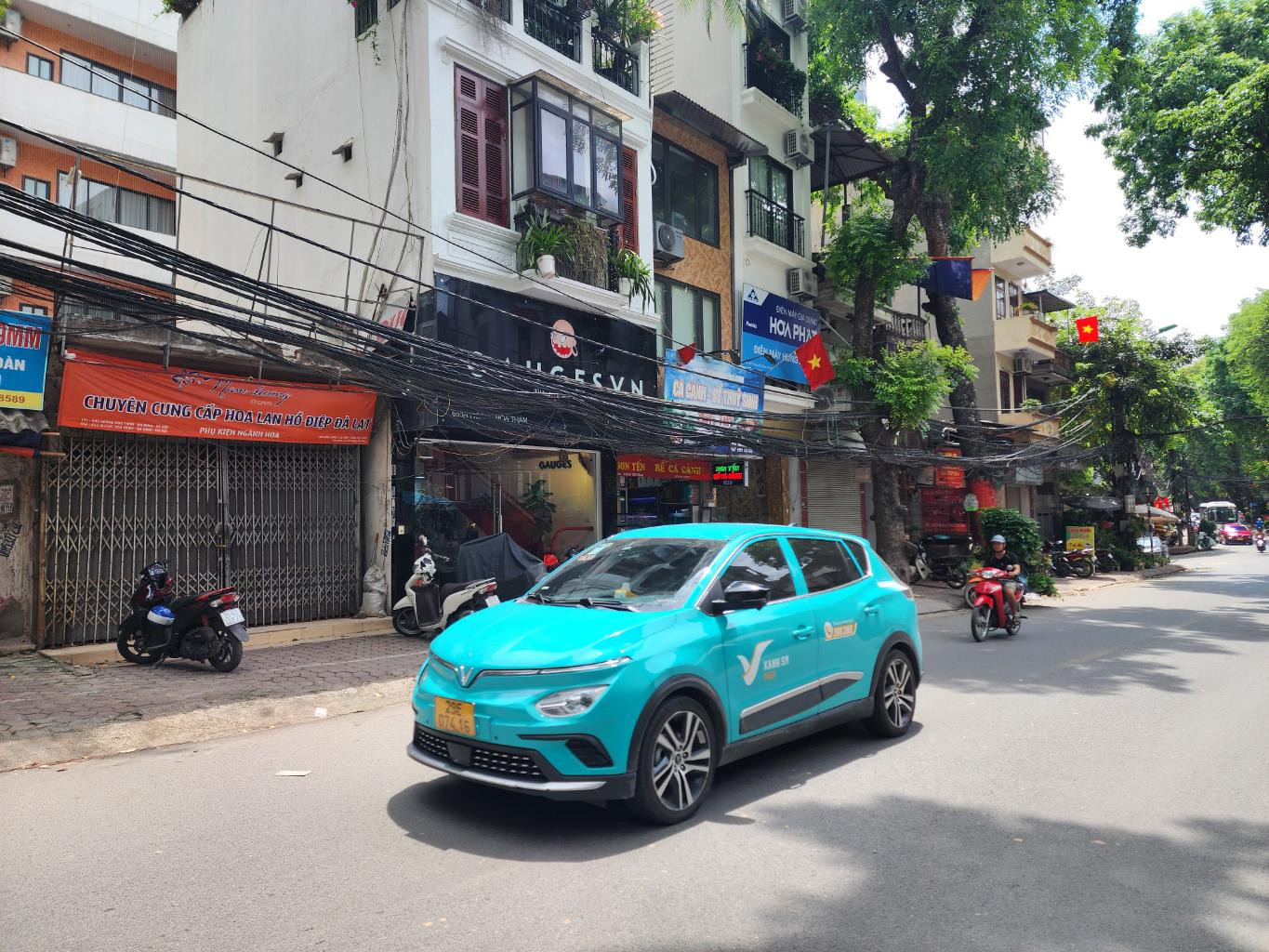 Bán nhà mặt phố Hoàng Hoa Thám, không QH, 85m, bán đất, 26.3 tỷ