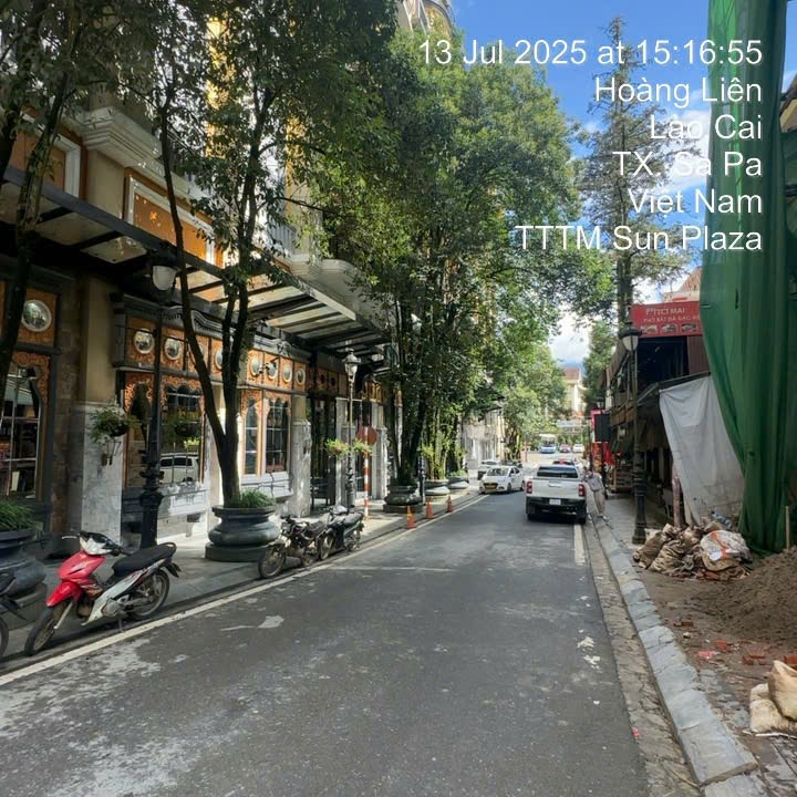 Bán đất đường Hoàng liên _ phường Sapa_ tỉnh Lào cai

Vị trí : đón đầu cổng Sungrup + đường thoáng 2 ôtô tránh nhau. Cách Nhà thờ Đá 400m.ngay trung tâm 
Phù hợp các tien ích để kinh doanh 

Diện tích : 158m2

Giá : 72tỷ (  chỉ hơn 400tr/1m2)

Lh