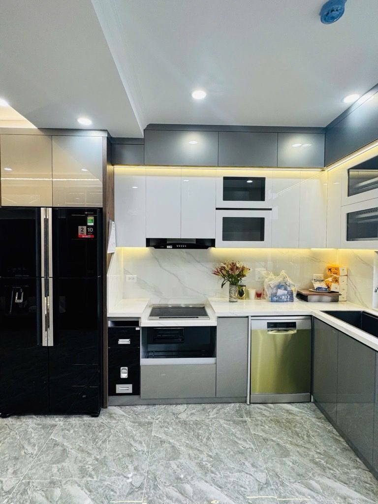 Siêu Phẩm NHà Hoàng Liệt Linh Đàm - DT 31m * 6 Tầng - MT 3,5m - Giá 9.3 tỷ. View Hồ Linh Đàm. Gần Đường Giải Phóng, Bến Xe Nước Ngầm