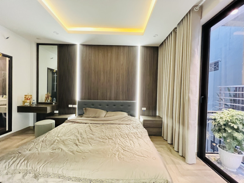 Bán nhà Hoàng Mai (Hoàng Mai) 45m, 6 tầng, mt 4m, giá 11.5 tỷ