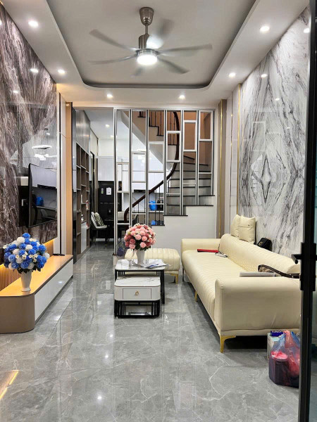 NHÀ ĐẸP HOÀNG MAI - LÔ GÓC - NỞ HẬU - 42m2 5 tầng mặt tiền 3m Giá 8.35 tỷ