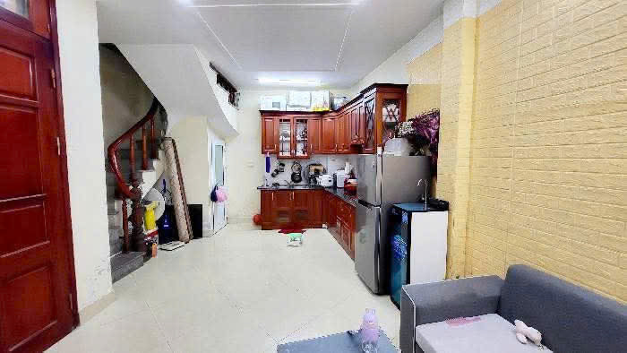 Cho thuê nhà ngõ 169 Hoàng Mai, 5 tầng x 30m2, 3 ngủ khép kín, 10 Triệu ở 6 người