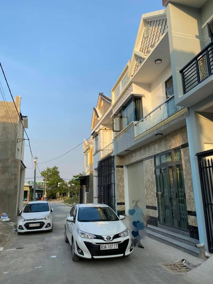 CHỦ CẦN RA  CĂN NHÀ TÂM HUYẾT HÓA AN CÓ SÂN ĐẬU XE HƠI
