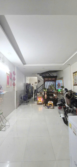 Nhà xe hơi trong nhà Hoàng Minh Đạo P5Q8