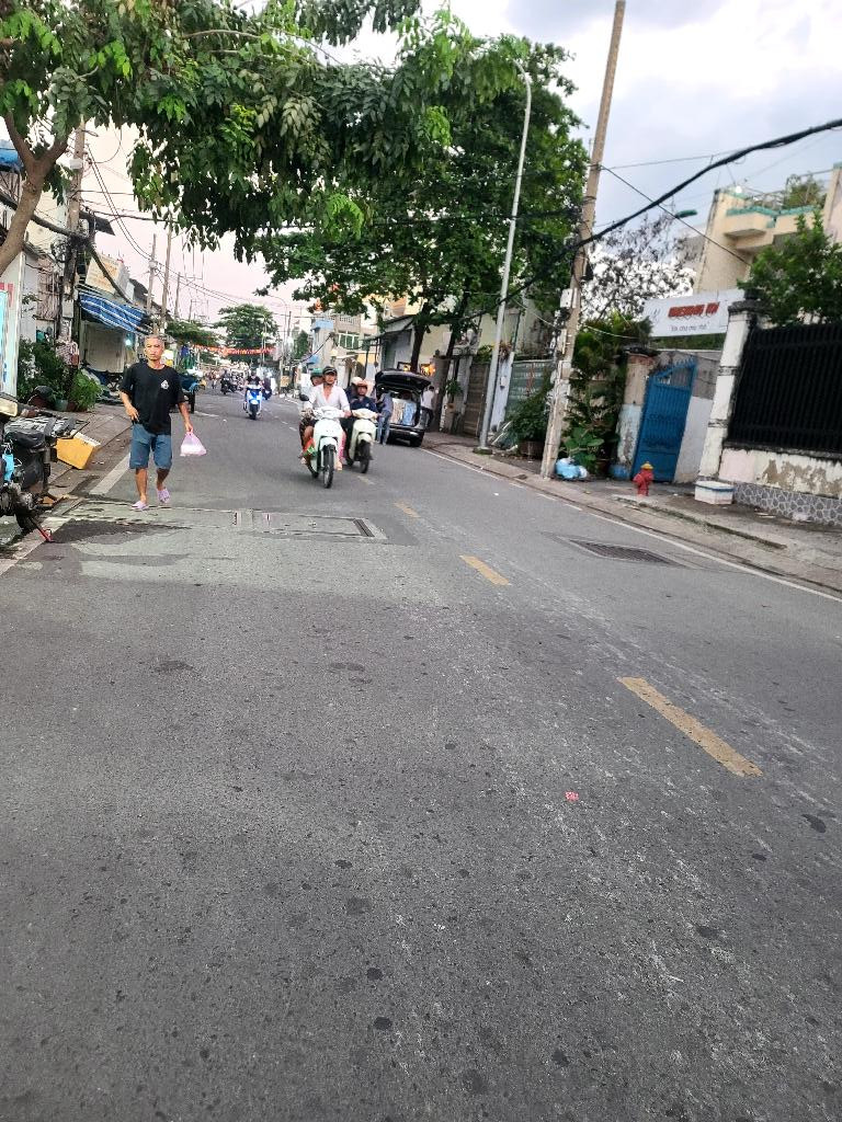 Mặt tiền Hoàng Ngần 4x25 mới ở ngay chỉ 9 tỷ 9