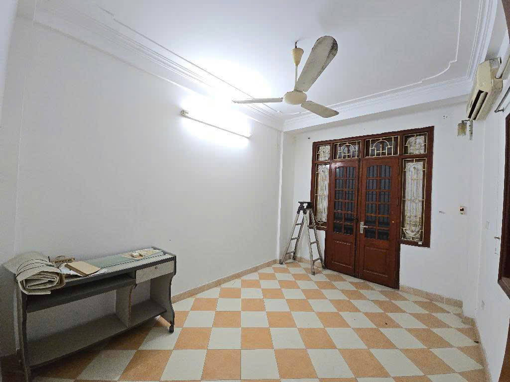 Chính chủ  bán nhà  lô góc kề ô tô, DT 38m2 – 4 tầng , Ngõ 90 Hoàng Ngân, Cầu Giấy, giá: 7,5 tỷ.