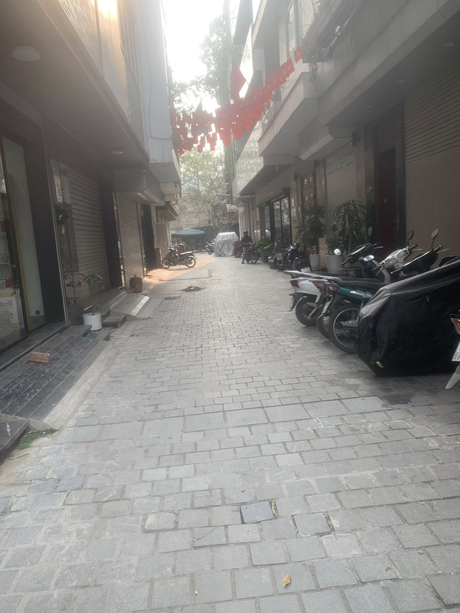 BÁN NHÀ LK NGÕ 25 ĐƯỜNG LÊ VĂN LƯƠNG. 100M2 - 4 TẦNG. GARA Ô TÔ.