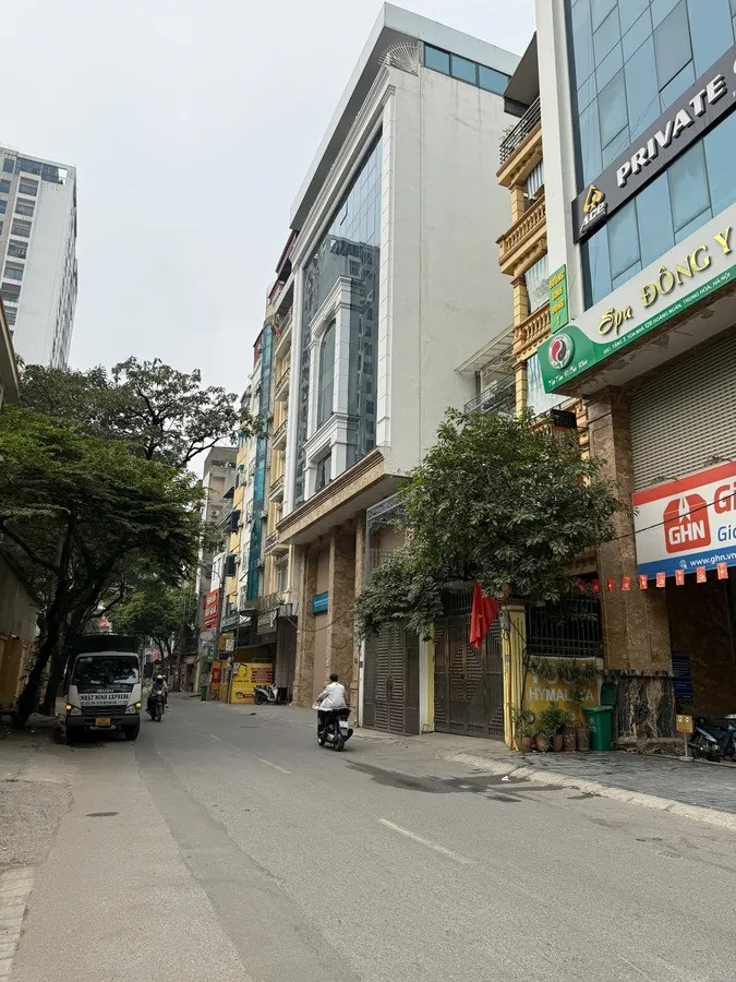 BÁN NHÀ NGÕ Ô TÔ TRÁNH SÁT PHỐ HOÀNG NGÂN – 61M² – 6 TẦNG – MT 4.7M – 33 TỶ