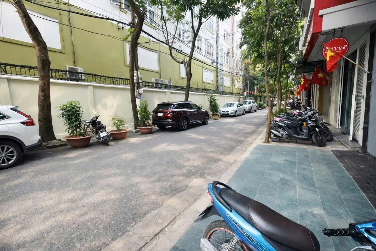 Cho thuê nhà ngõ 170 Hoàng Ngân, Cầu Giấy 64M  x 5T Ô TÔ TRÁNH giá 28 triệu