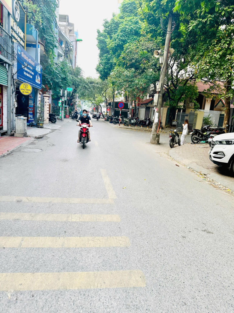 CHỦ CẦN BÁN GẤP ĐỂ CHIA TÀI SẢN CHO CÁC CON CĂN NHÀ MẶT PHỐ HOÀNG NGÂN CẦU GIẤY Ô TÔ TRÁNH KINH DOANH ĐỈNH  GIÁ  TỐT 

THỬA ĐẤT ĐẸP MẶT TIỀN RỘNG ĐƯƠNG Ô TÔ TRÁNH ĐỖ KINH DOANH ỔN ,TỔNG 262 MÉT GIÁ TỐT CẦN THANH KHOẢN