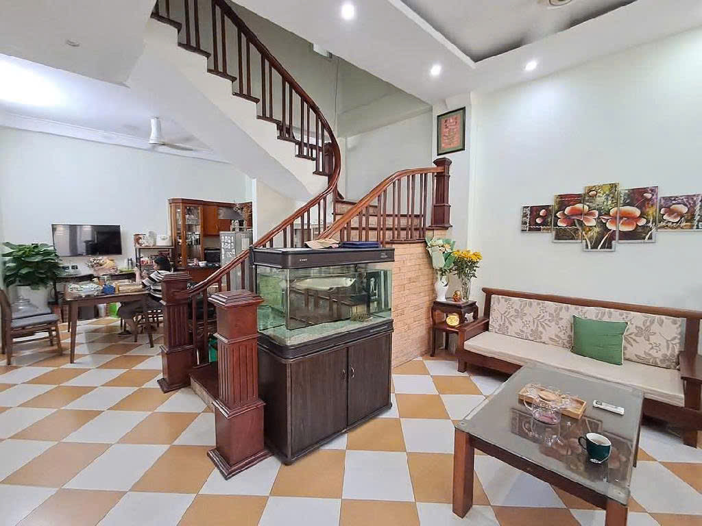 BÁN NHÀ DÂN XÂY, 
HOÀNG NHƯ TIẾP LONG BIÊN KHUNG CỘT BÊ TÔNG CHẮC CHẮN. 55m2 x 4 TẦNG. KINH DOANH - Ô TÔ 7 CHỖ ĐỖ CỬA, VÀO NHÀ - GIÁ 13.5 TỶ. CÓ THƯƠNG LƯỢNG.