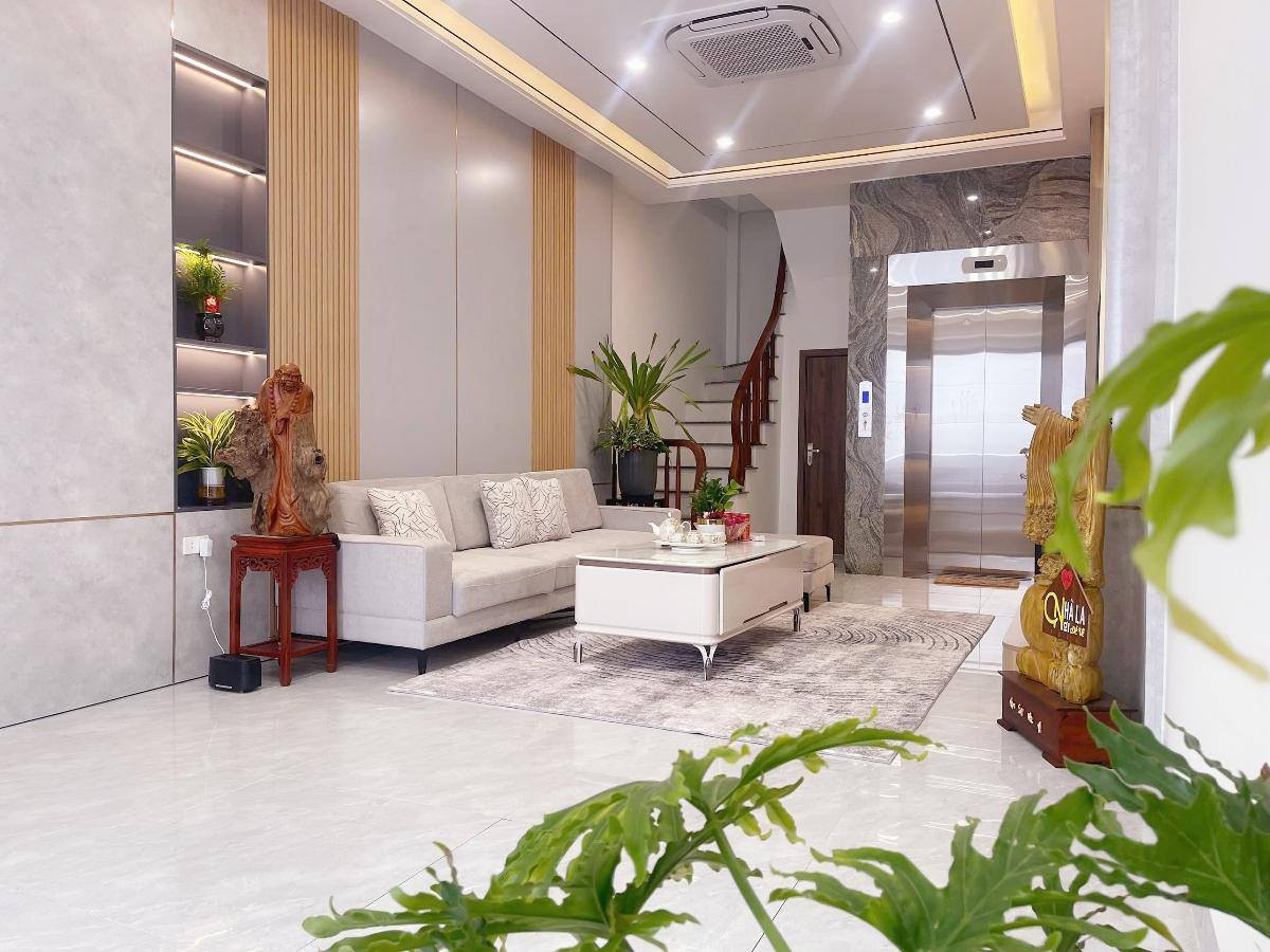 BÁN NHÀ HÀNG NHƯ TIẾP, BỒ ĐỀ, LONG BIÊN, SIÊU PHẨM 7 TẦNG, XÂY MỚI, FULL NỘI THẤT CAO CẤP, THANG MÁY NHẬP KHẨU, 46M2.