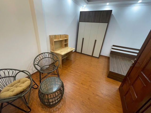 BÁN NHÀ MỚI- ĐẸP ĐẦY ĐỦ NỘI THẤT HOÀNG NHƯ TIẾP- LONG BIÊN, 35M2,5 TẦNG MẶT TIỀN  4M, 6.75 TỶ.