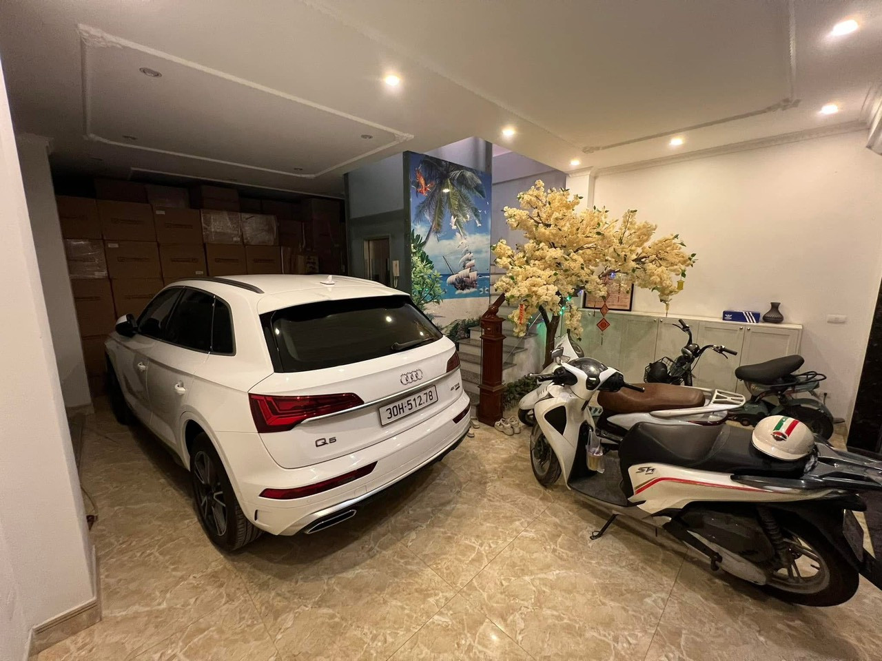 MẶT NGÕ HOÀNG QUỐC VIỆT - PHÂN LÔ ÔTÔ 7 CHỖ NGỦ TRONG NHÀ - GIÁ 22 TỶ