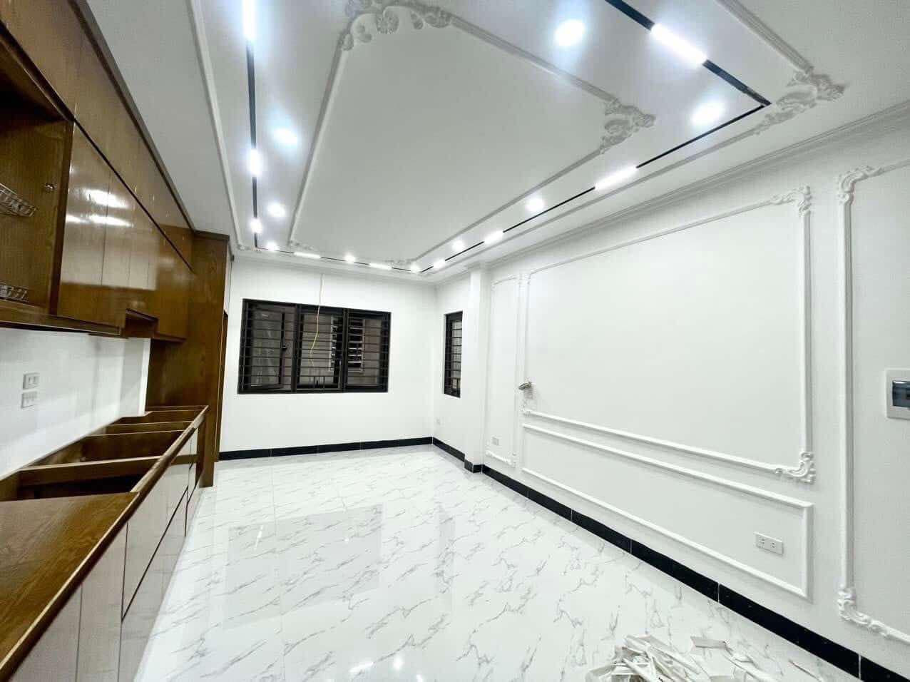 Bán nhà lô góc, 6 tầng thang máy, 30m ra ô tô, Hoàng Quốc Việt, Cầu Giấy, 35m2 chỉ 7.95 tỷ