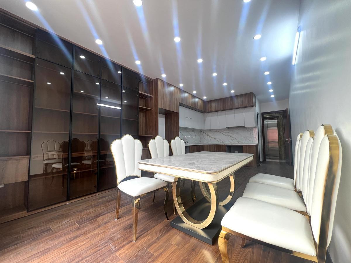 Siêu Hiếm!!! Phân Lô Cầu Giấy, Ôtô Vào Nhà, 6 Tầng Thang Máy chỉ nhỉnh 17 Tỷ