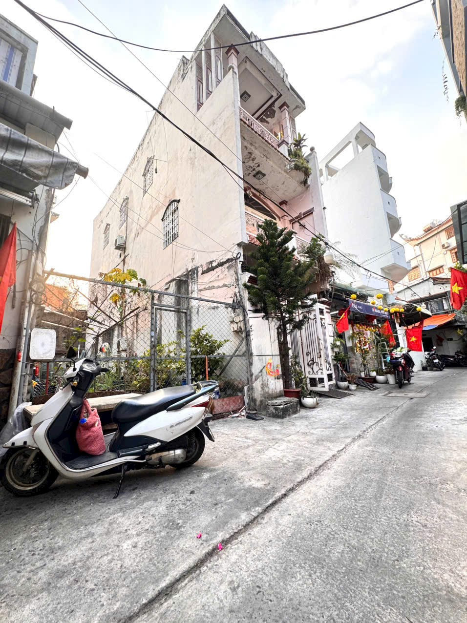 BÁN QUỸ ĐẤT LỚN & ĐẸP NGANG 5M*17M- MẶT TIỀN HXH Đ.LÝ CHÍNH THẮNG THÔNG HOÀNG SA, QUẬN 3- XUNG QUANH NHÀ CAO TẦNG ĐẸP- 0938676685 GIANG GIANG