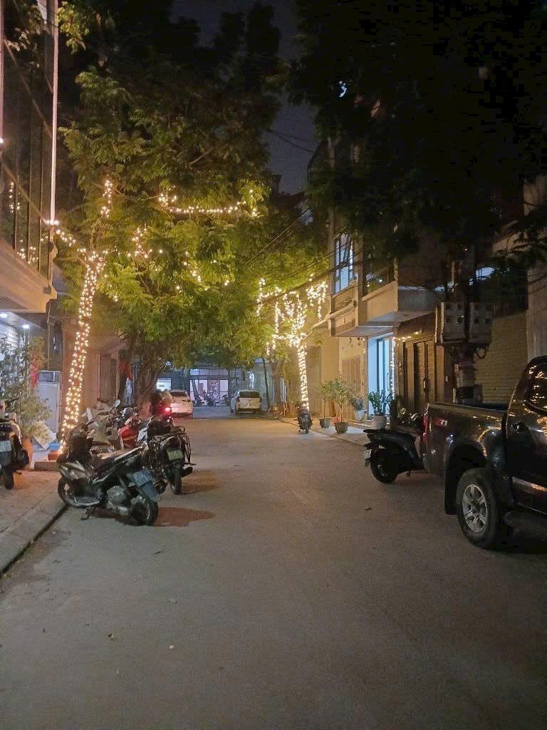 Tuyệt phẩm 6 tầng Nguyễn Khánh Toàn - Nhà đẹp không tì vết, vào ở ngay đón Tết!